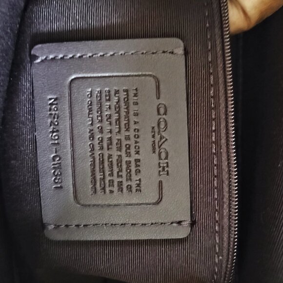 COACH Gallery Tote Bag In Signature Canvas - Picture 6 of 11